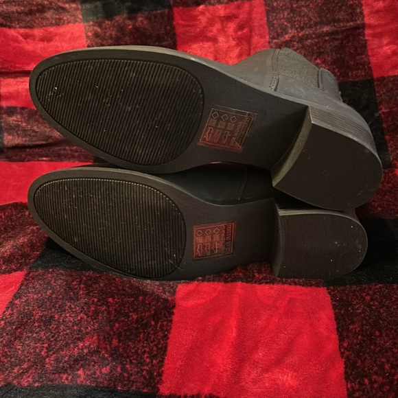 Qupid Women's Repeat | Chelsea Ankle Low Heel Boots, Black Size 7.5 - Picture 6 of 7